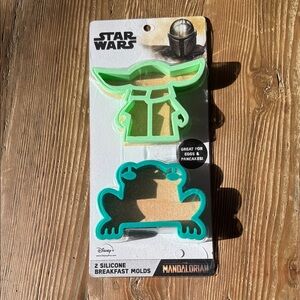 2 Star Wars Mamdaloriam Green Silicone Breakfast Molds